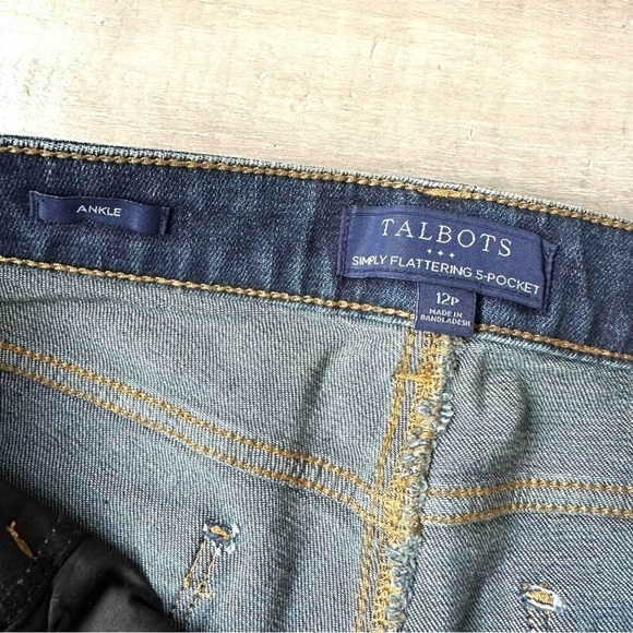 NWOT Talbots Simply Flattering 5 Pocket Ankle Jeans Dark Wash Bronze Studded - Picture 11 of 12